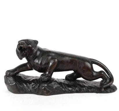 JAPON, période Meiji
Tigre sur un rocher
Bronze...