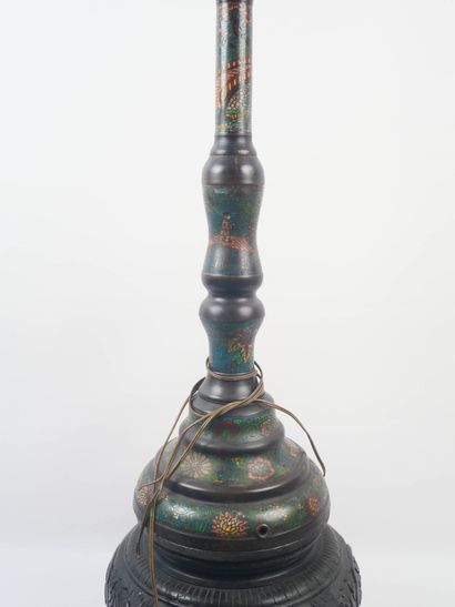 Lampadaire en cloisonné au fut imitant le...