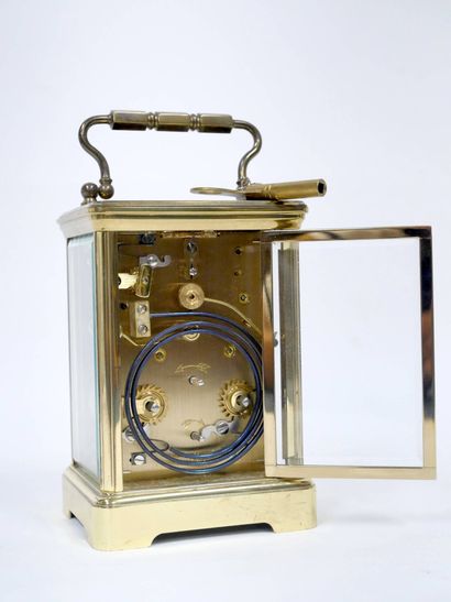 UTI L'EPEE
Pendule de voyage, dite pendulette...