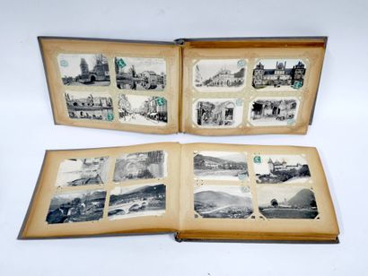 Deux grands albums de cartes postales dont...