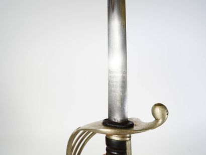 Ensemble de deux sabres d’officier d’infanterie...