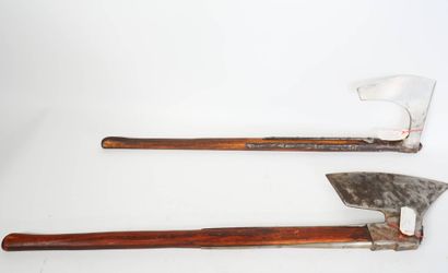 Deux haches de guerre type doloir.
L’un à...