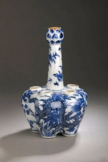 CHINE - XIXe siècle
Tulipière en porcelaine...