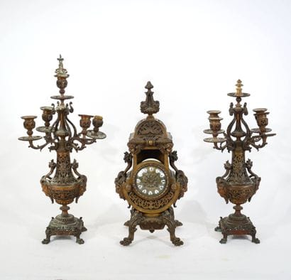 SUSSE Frères 
Garniture de cheminée aux satyres...