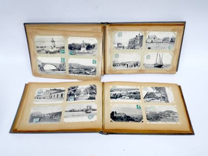 Deux grands albums de cartes postales dont...