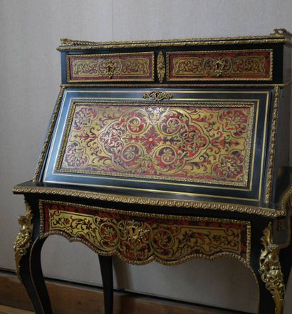 Bureau de dame en bois noirci incrusté de...
