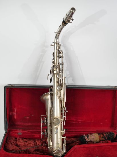 Saxophone alto en métal argenté
Marqué René...