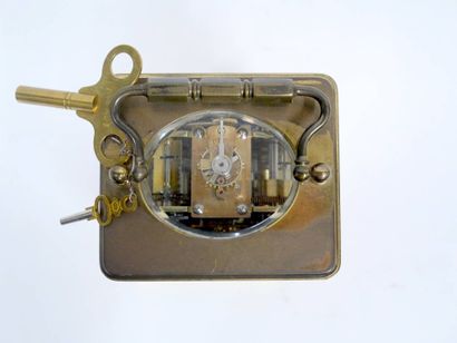 UTI L'EPEE
Pendule de voyage, dite pendulette...