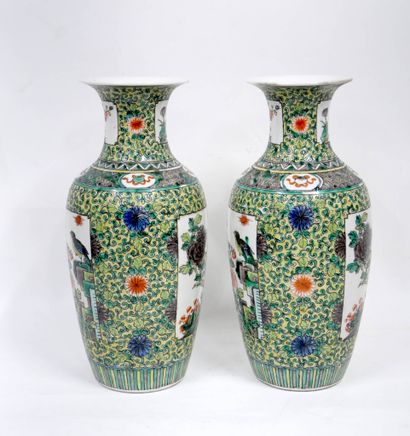CHINE - XXe siècle
Paire de vases balustres...