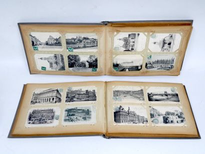 Deux grands albums de cartes postales dont...