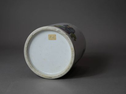 CHINE - XIXe siècle
Pot à pinceau en porcelaine...