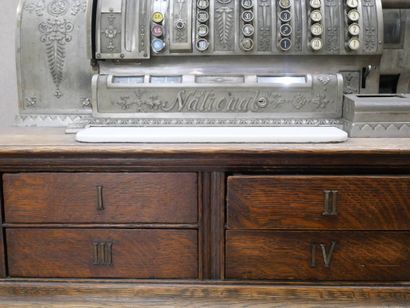 NATIONAL. 
Grande caisse enregistreuse en...