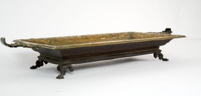 Coupe rectangulaire quadripode en bronze...