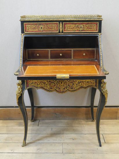 Bureau de dame en bois noirci incrusté de...