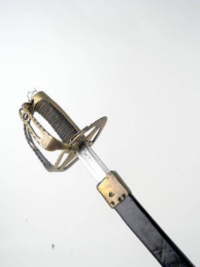 Sabre à garde tournante des volontaires nationaux.
Monture...