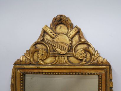 Miroir d'époque Louis XVI en bois sculpté...