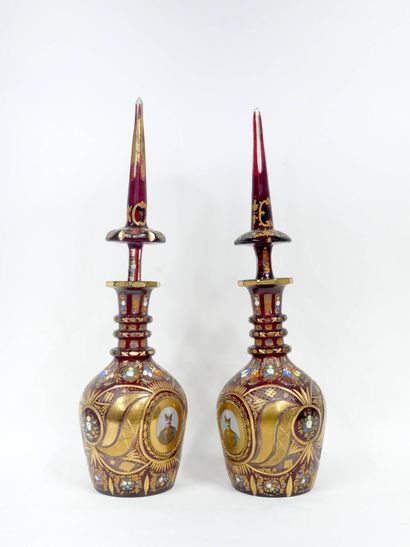 Iran - Dynastie Qadjar
Paire de grands flacons...