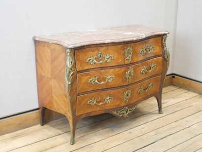 Commode en placage de bois de rose et de...