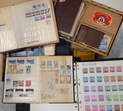 Ensemble de timbres à trier, France, Monde
Un...