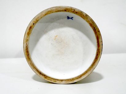 Brûle-parfum en porcelaine de Paris en forme...