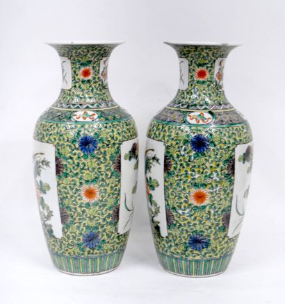 CHINE - XXe siècle
Paire de vases balustres...