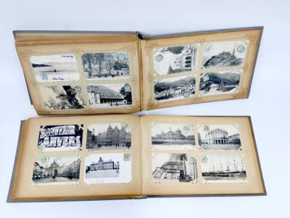 Deux grands albums de cartes postales dont...