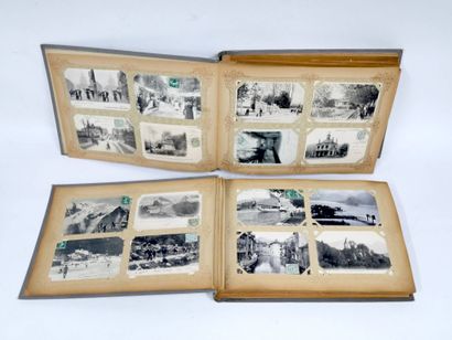 Deux grands albums de cartes postales dont...
