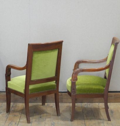 Paire de fauteuils en acajou mouluré et sculpté,...