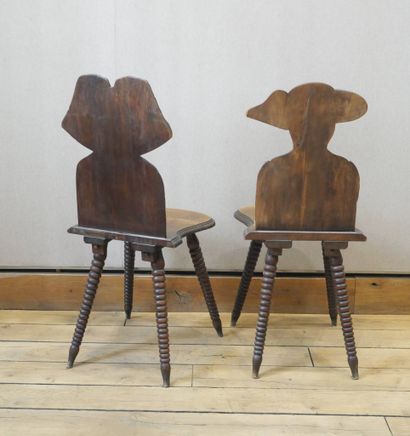 Paire de chaises alsaciennes en bois naturel,...