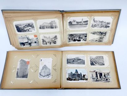 Deux grands albums de cartes postales dont...