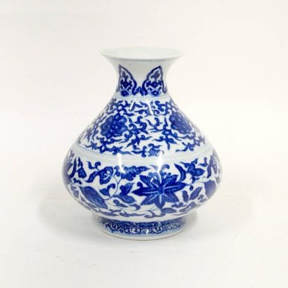 CHINE - XXe siècle
Vase à panse basse et...