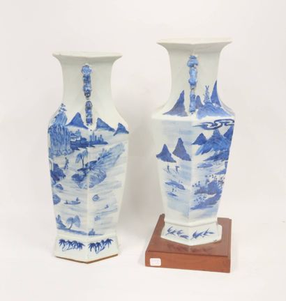 CHINE - Début XXe siècle
Paire de vases hexagonaux...