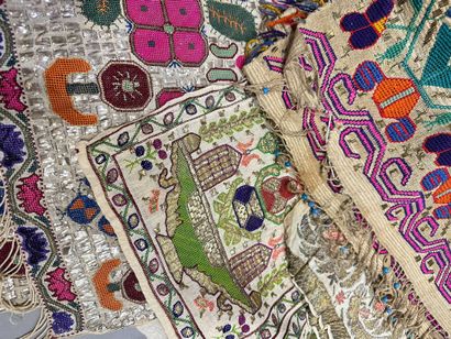 Suite de sept serviettes de hammam et ceintures...