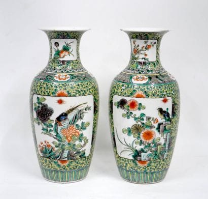 CHINE - XXe siècle
Paire de vases balustres...