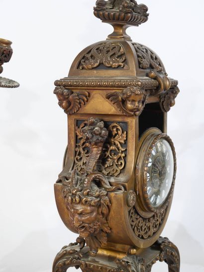 SUSSE Frères 
Garniture de cheminée aux satyres...