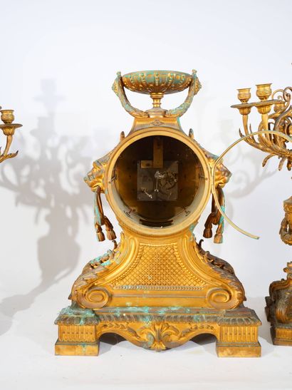 Importante garniture de cheminée en bronze...