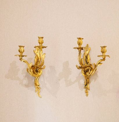 Paire d'appliques à deux bras de lumière...