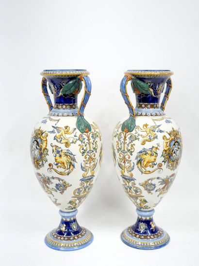 Gien
Paire de grands vases en faïence modèle...