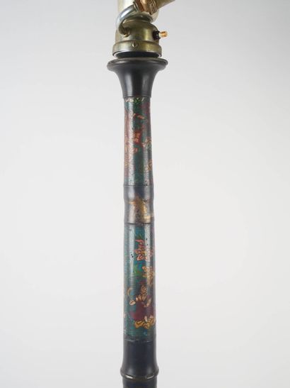 Lampadaire en cloisonné au fut imitant le...