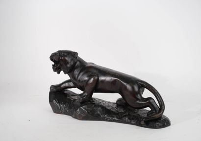 JAPON, période Meiji
Tigre sur un rocher
Bronze...