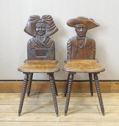 Paire de chaises alsaciennes en bois naturel,...