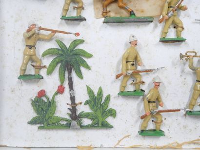 HEYDE, attribué à 
Boite de soldats de plomb...