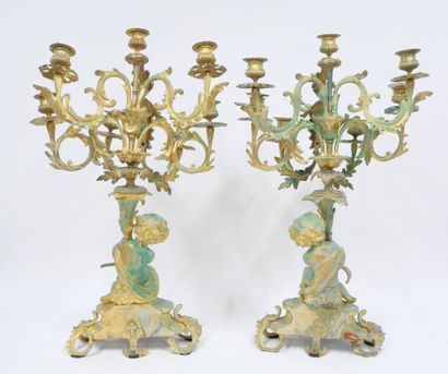 Paire de candélabres en bronze doré figurant...