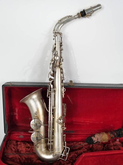 Saxophone alto en métal argenté
Marqué René...