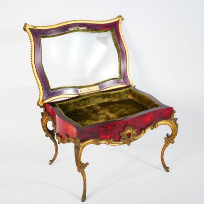 Petite vitrine à bijoux Napoléon III figurant...