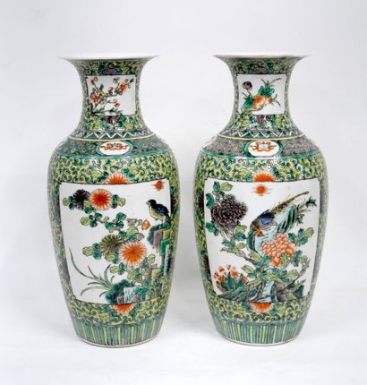 CHINE - XXe siècle
Paire de vases balustres...