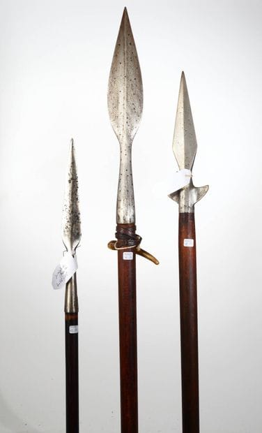 Ensemble de trois épieux de chasse de style...