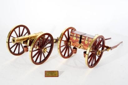 Maquette d’un canon de campagne britannique.
Fut...