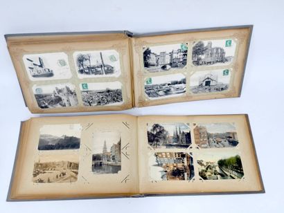 Deux grands albums de cartes postales dont...