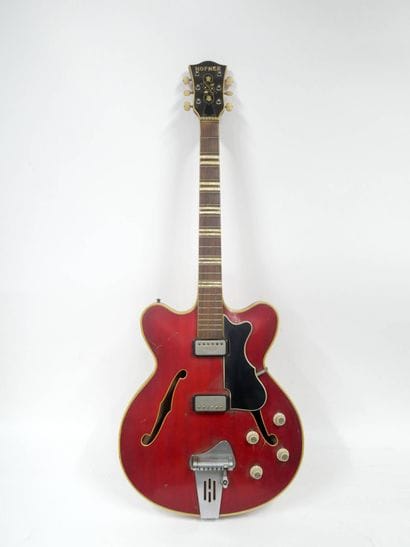 HÖFNER - modèle 4574, type Verithin
Guitare...